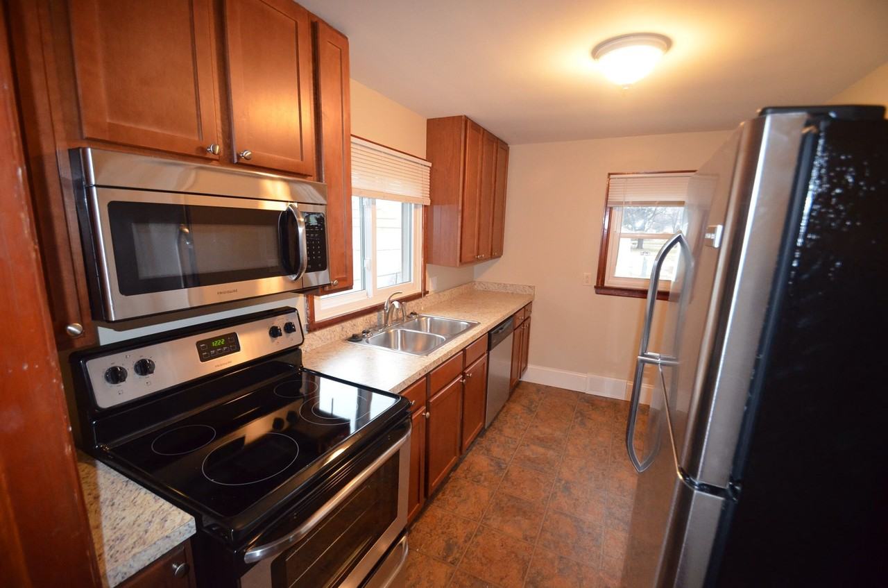 212 Frost St W - Photo 3 of 9