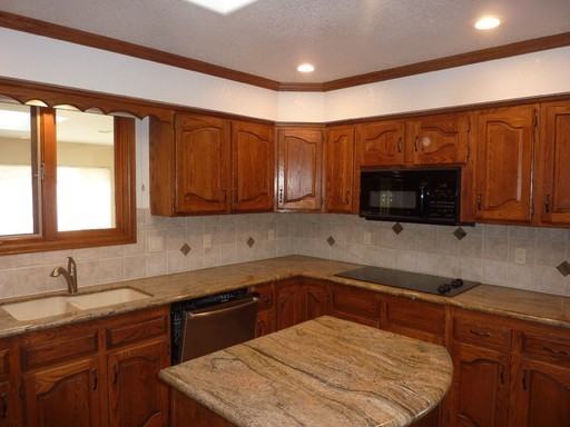 7729 Nelson St - Photo 2 of 12