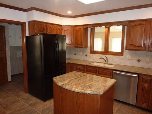 7729 Nelson St - Photo 3 of 12