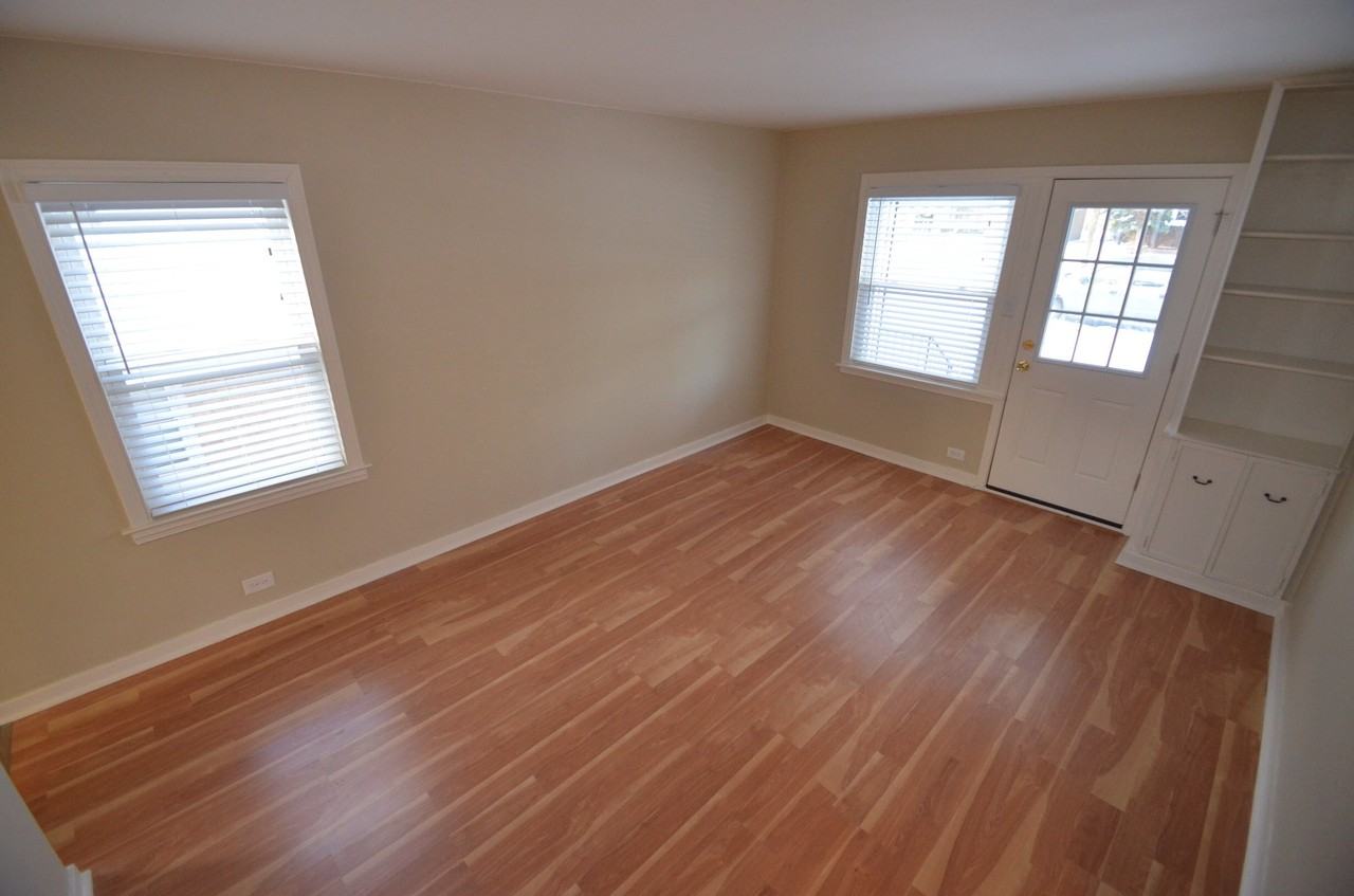 2605 Oak St - Photo 3 of 10