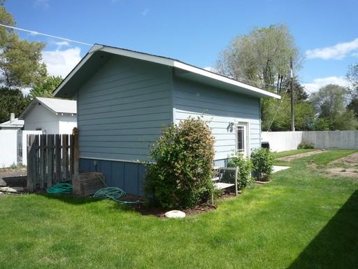 740 SE Dunham St - Photo 2 of 12