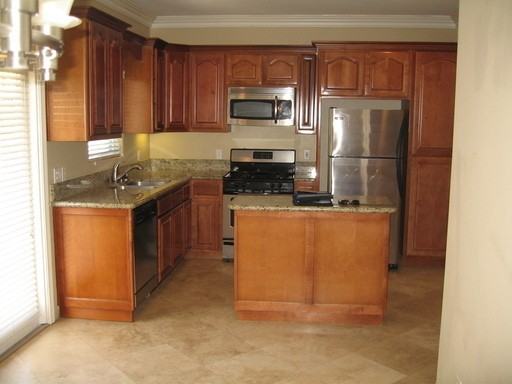 381 Moss St - Photo 3 of 13