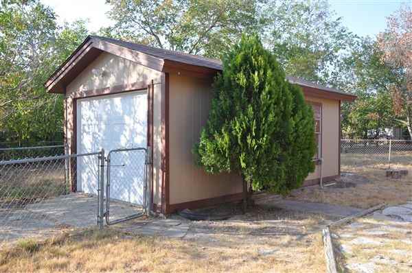 412 Ash St - Photo 2 of 7