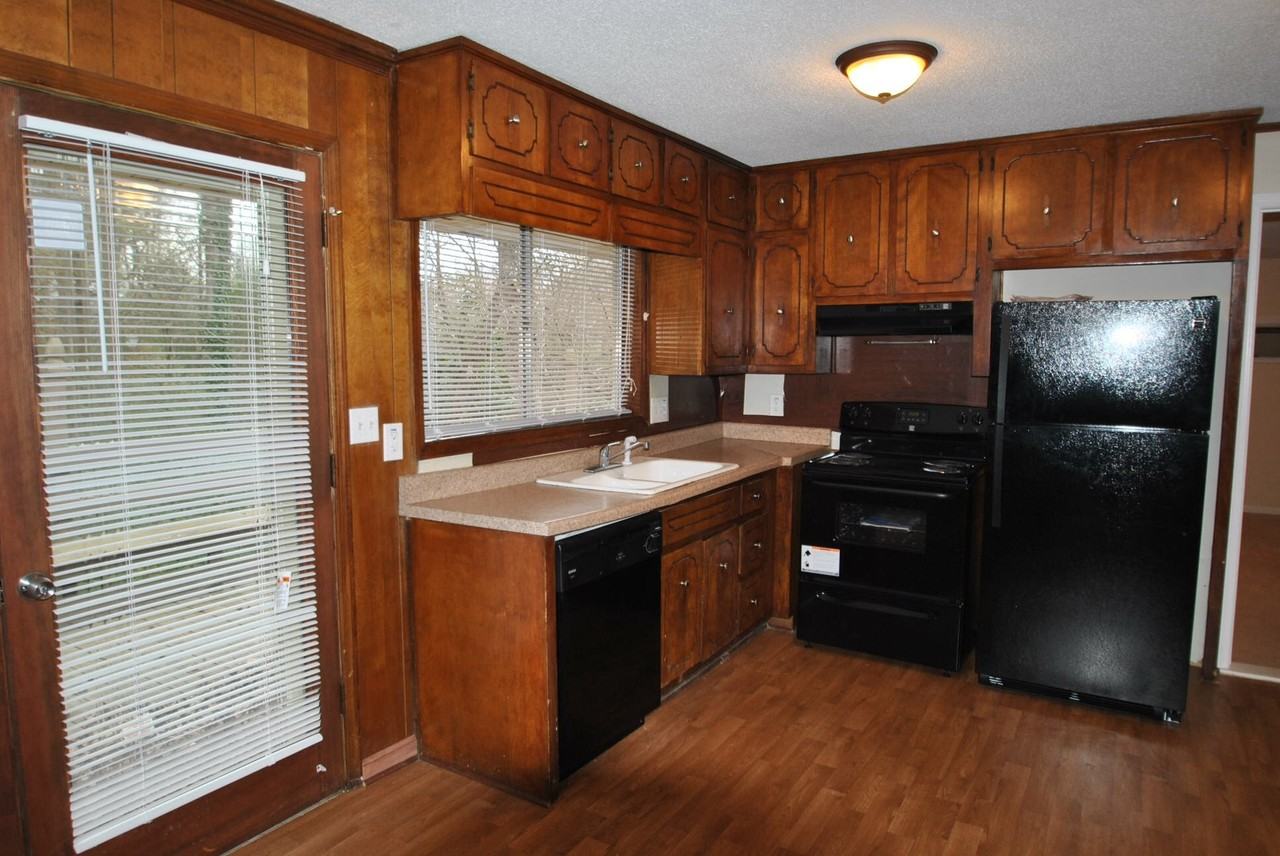 4844 Zinzendorf Dr - Photo 3 of 5