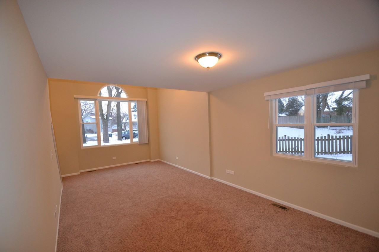 240 Audrey Dr - Photo 2 of 10