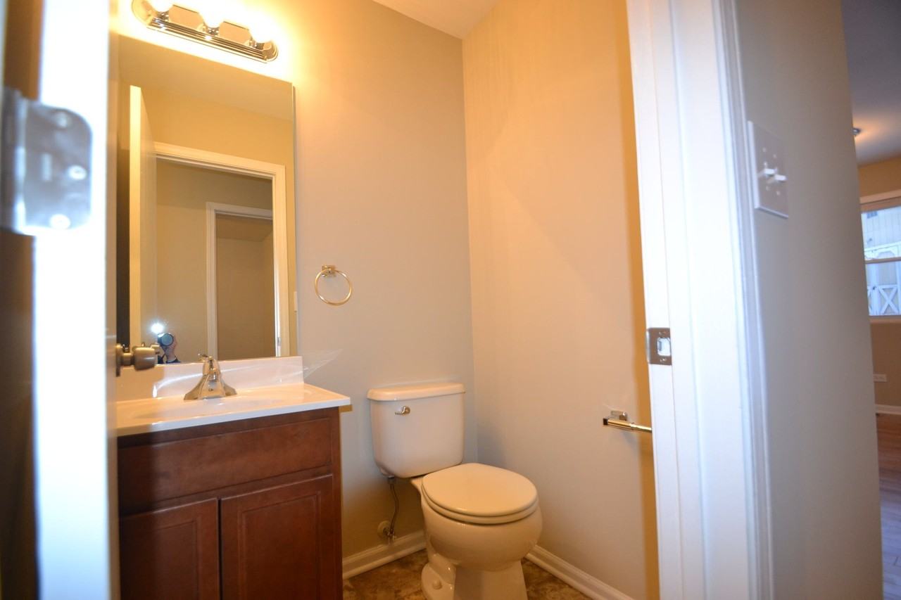 240 Audrey Dr - Photo 3 of 10
