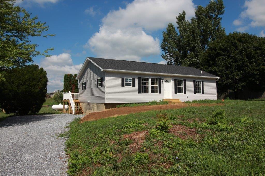 694 Churchtown Rd, Narvon, PA 17555 3 Bedroom House for 1,200/month