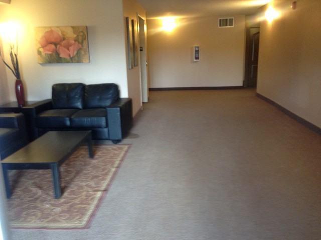 921 A Thickwood Blvd - Photo 2 of 7