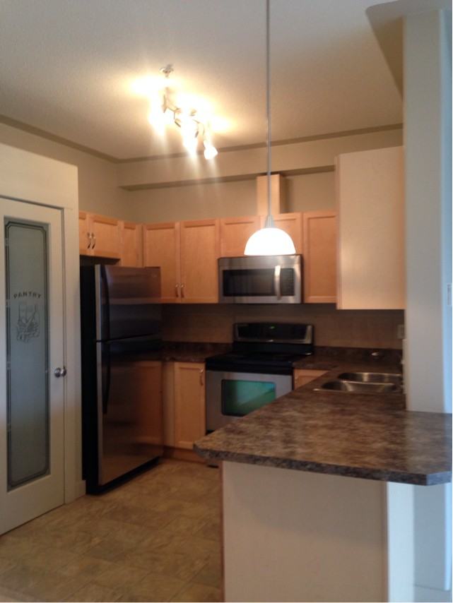 921 A Thickwood Blvd - Photo 3 of 7