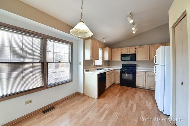 4420 Riverside Dr - Photo 3 of 10