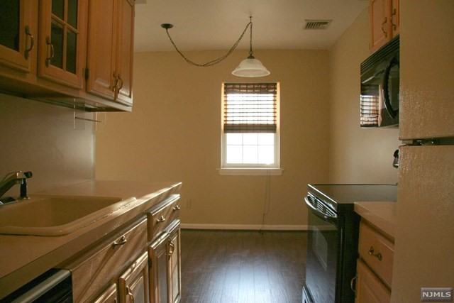 346 Maple Ave #3 - Photo 3 of 12