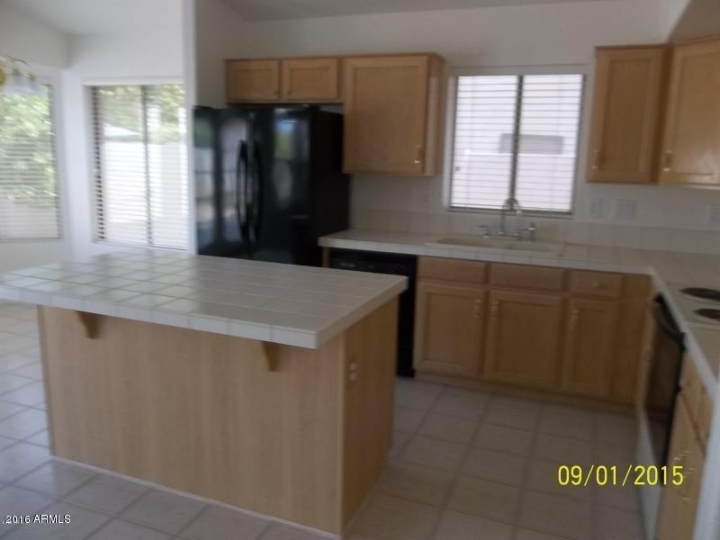 2262 E Smoke Tree Rd - Photo 2 of 12