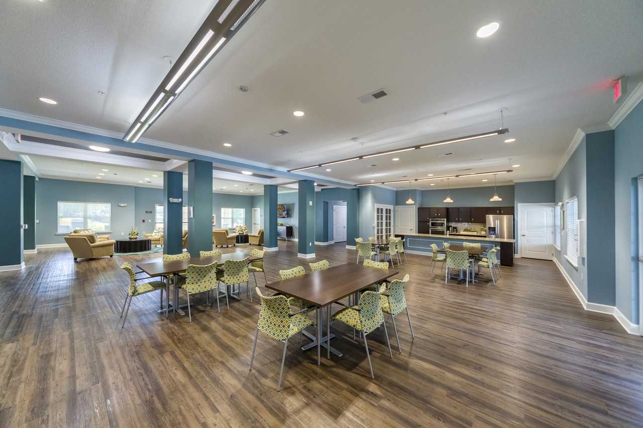 Katie Manor - Photo 4 of 25