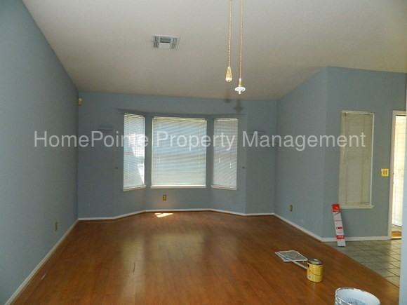 8121 Spengler Dr - Photo 2 of 6