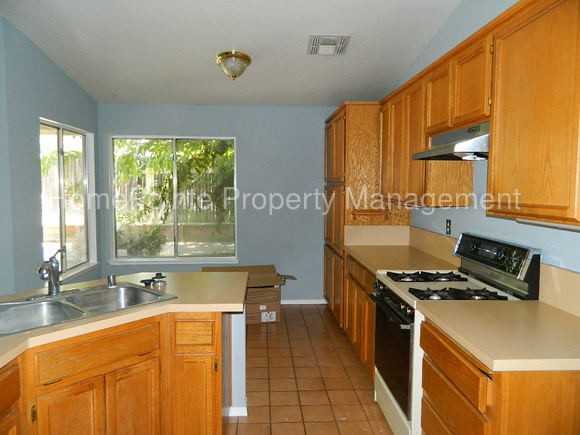 8121 Spengler Dr - Photo 3 of 6