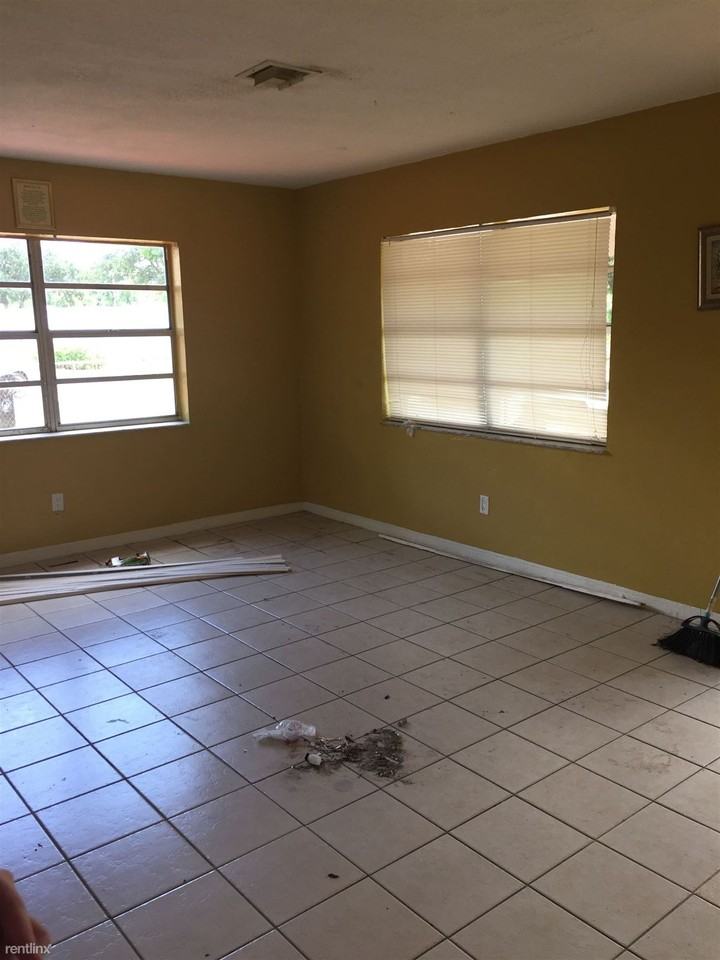3020 NW 17th Ct - Photo 2 of 7