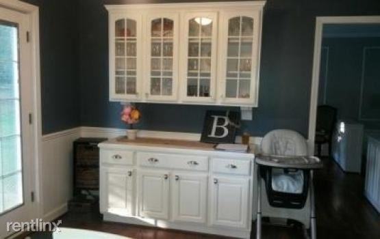 31207 Pickwick Ln - Photo 3 of 13