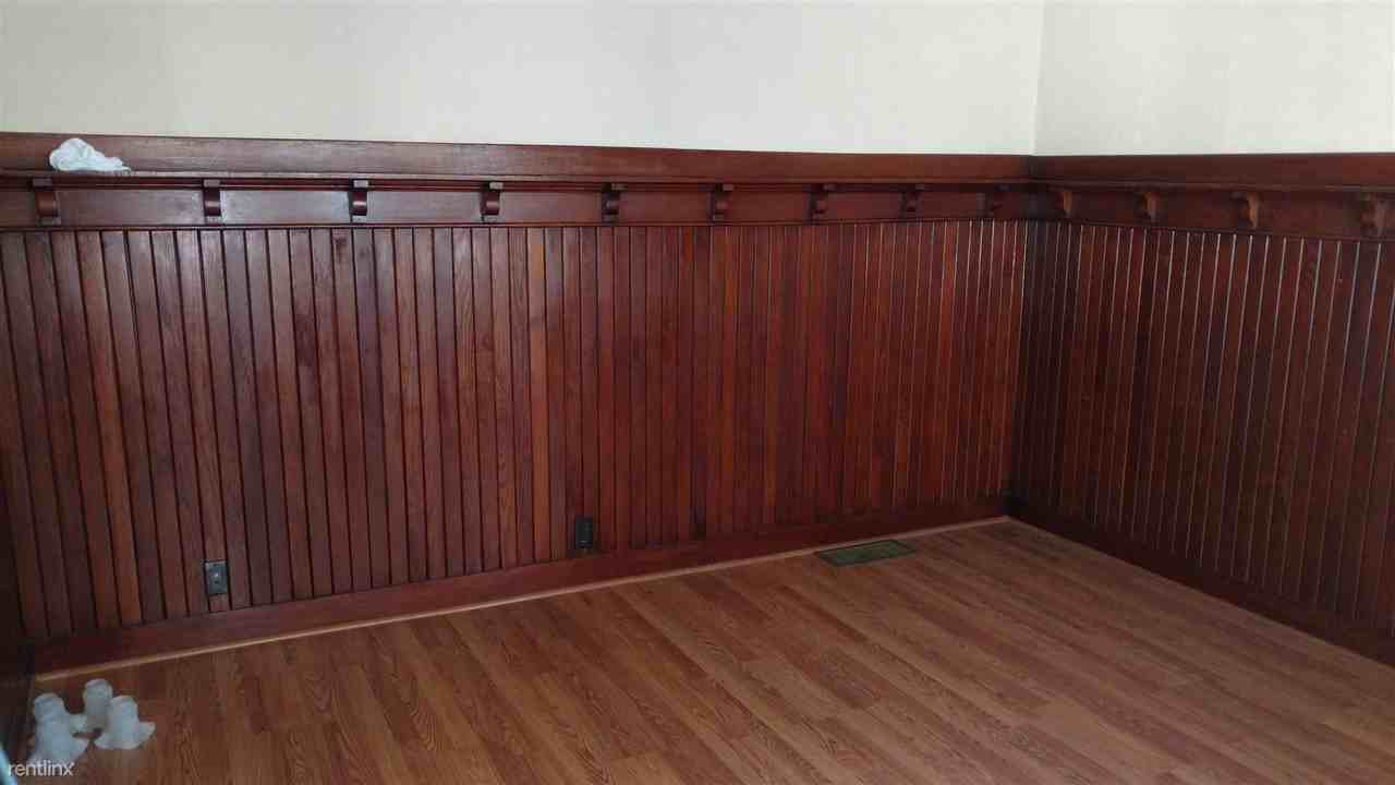 1009 W 4th St - Photo 3 of 15