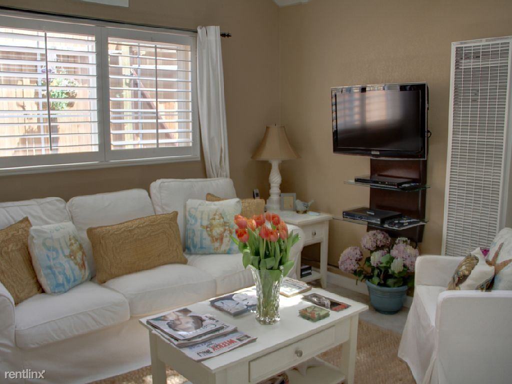 Torres 3 NW of 3rd Avenue Guest - Photo 3 of 15