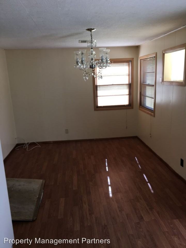 548 N Doris St - Photo 3 of 6