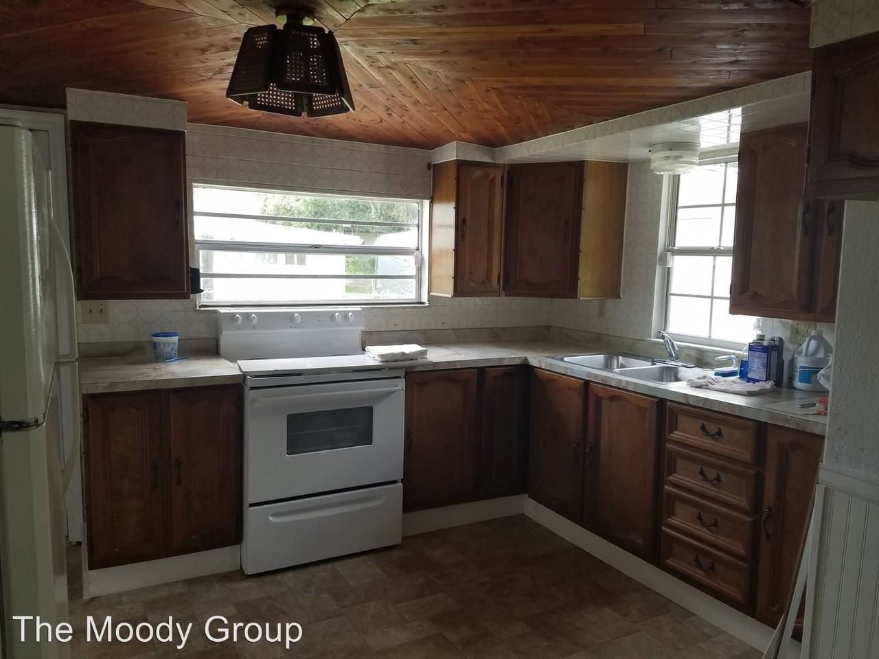 1717 Partridge Blvd - Photo 3 of 9