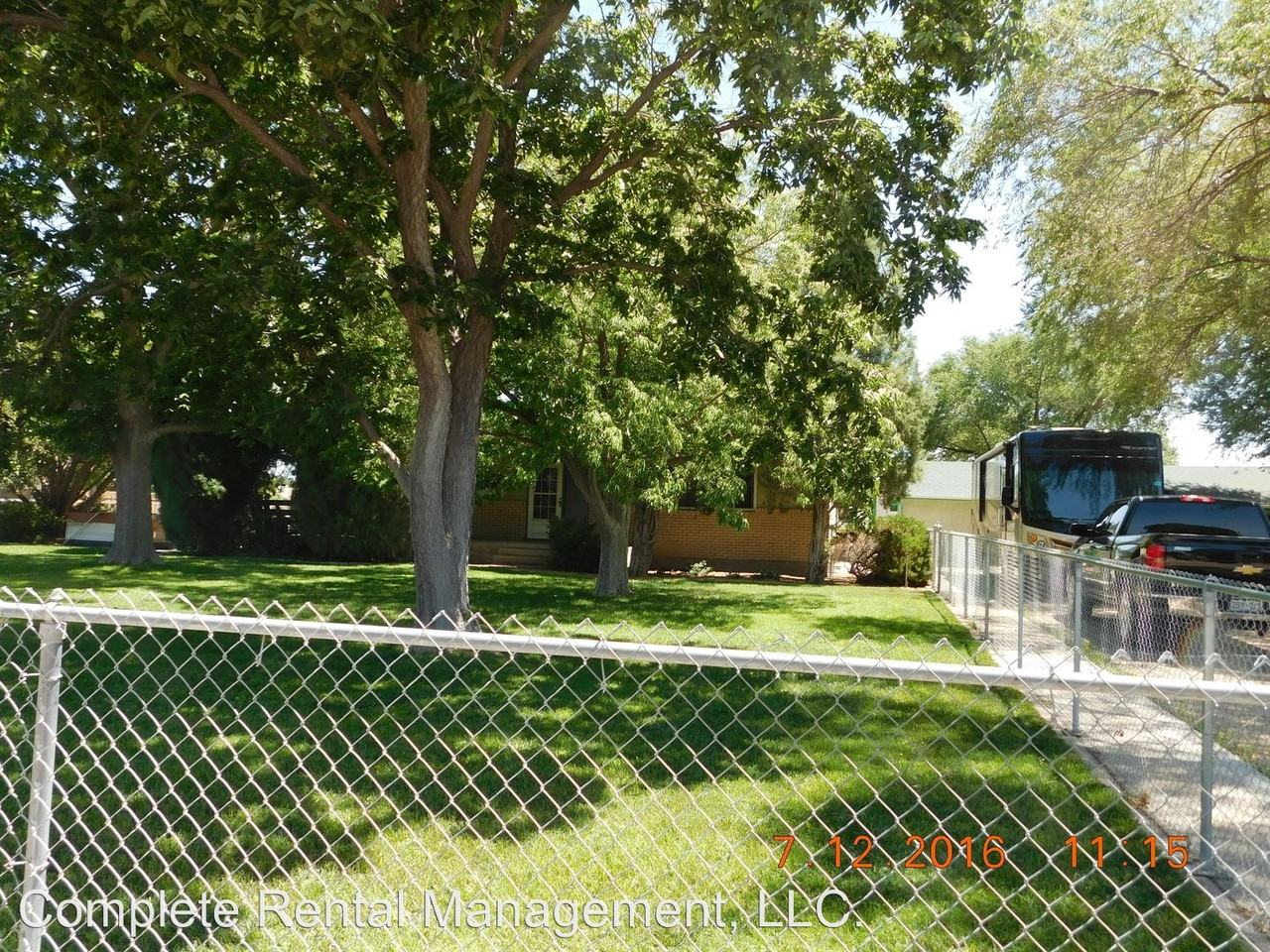 1006 Meadow Ln - Photo 2 of 7