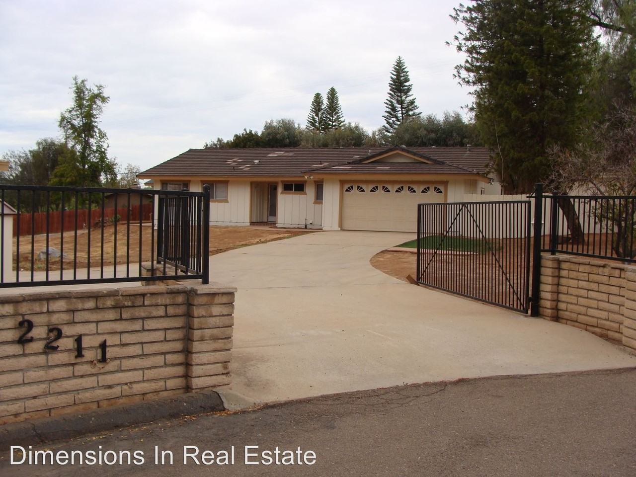 2211 Euclid Ave - Photo 2 of 24