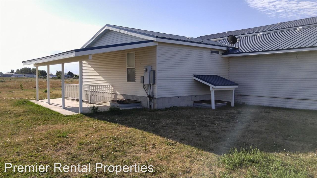 506 506 N 2420 E - Photo 2 of 32