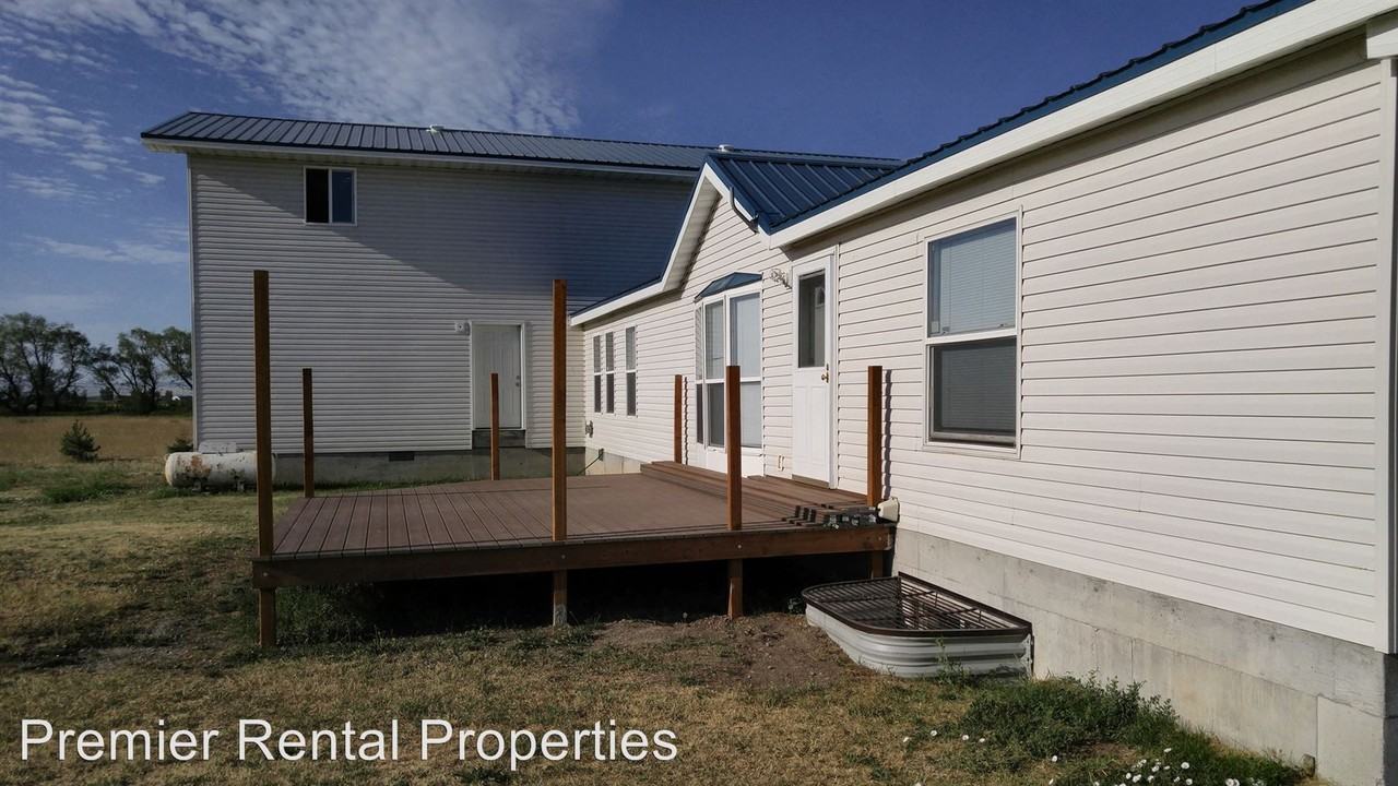 506 506 N 2420 E - Photo 3 of 32