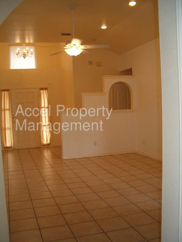 7109 N 26th St - Photo 2 of 11