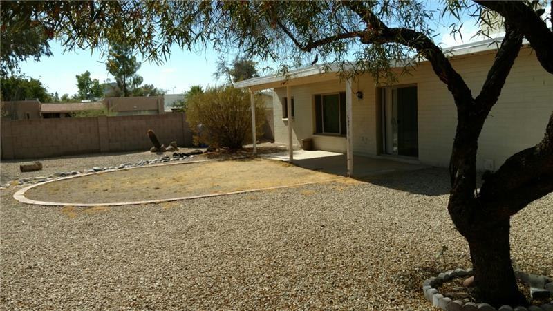 2833 E Acoma Dr - Photo 2 of 19
