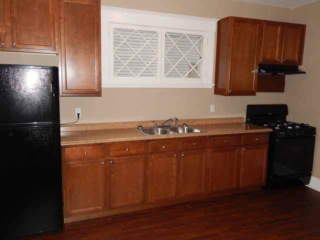 363 Seminary Ave - Photo 3 of 11