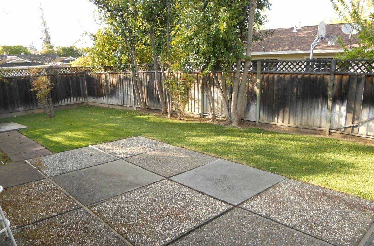 5597 Glenoak Court - Photo 2 of 3