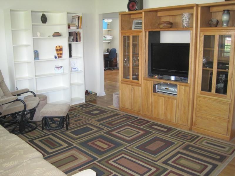 35 W Roselle Ave #A - Photo 2 of 10