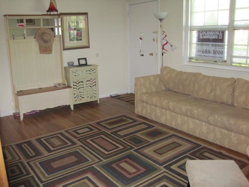 35 W Roselle Ave #A - Photo 3 of 10