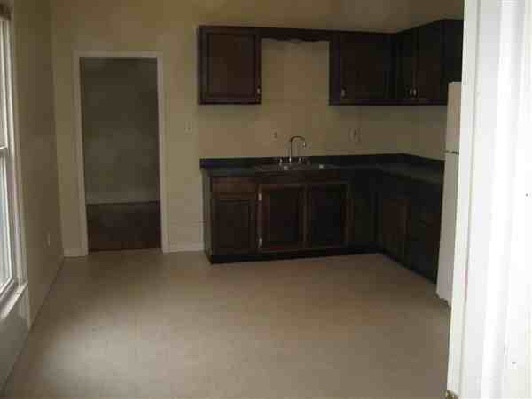 380 Caulkins St - Photo 2 of 7