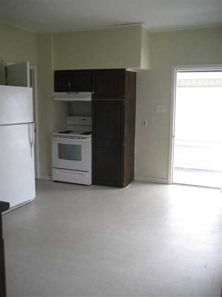 380 Caulkins St - Photo 3 of 7