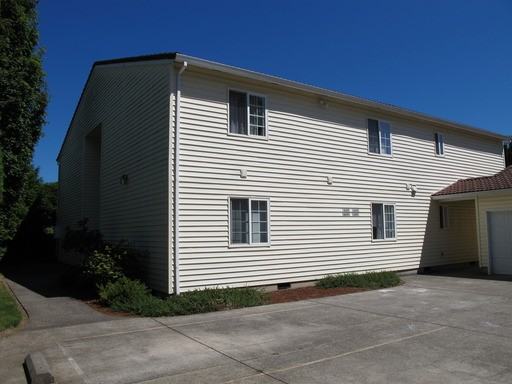 16447 NE Russell St - Photo 2 of 10