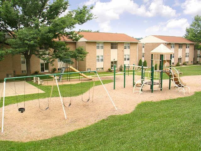 Top of the Hill Apartments - Photo 3 of 7