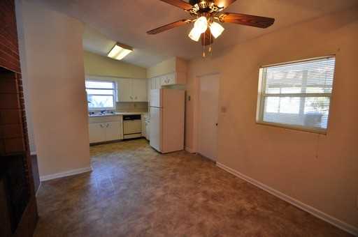 1808 Rock Lake Dr - Photo 3 of 12