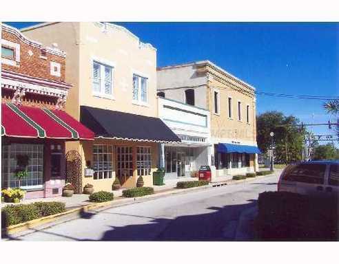 241 E Park Ave - Photo 3 of 13