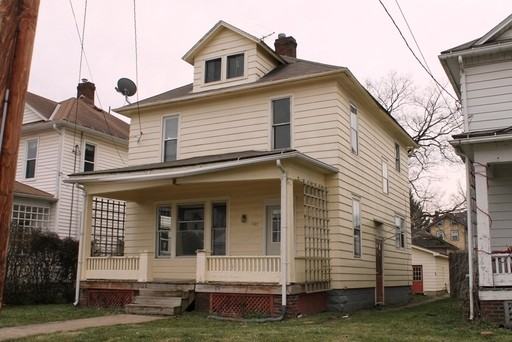 109 N Division St - Photo 2 of 18