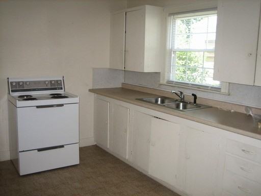 2940 Greenway Ave - Photo 3 of 9