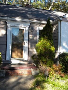 2498 Pineview Dr - Photo 2 of 12