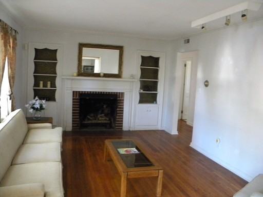 2498 Pineview Dr - Photo 3 of 12