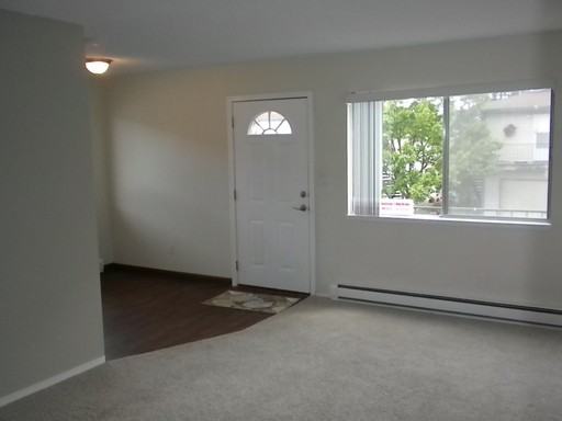 1424 NE Paropa Ct - Photo 2 of 9