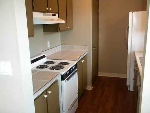 1424 NE Paropa Ct - Photo 3 of 9