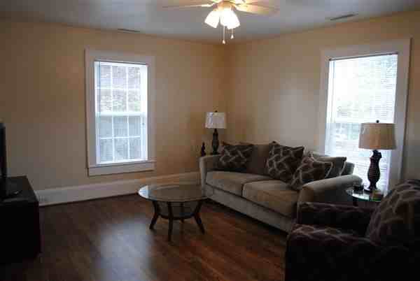 315 Hillcrest Dr - Photo 2 of 6