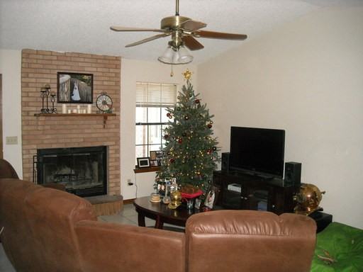 10933 Oak Valley Dr - Photo 2 of 10
