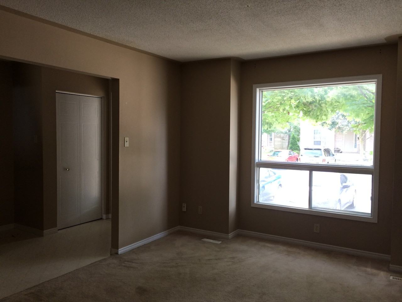 484 Third St - Photo 2 of 4